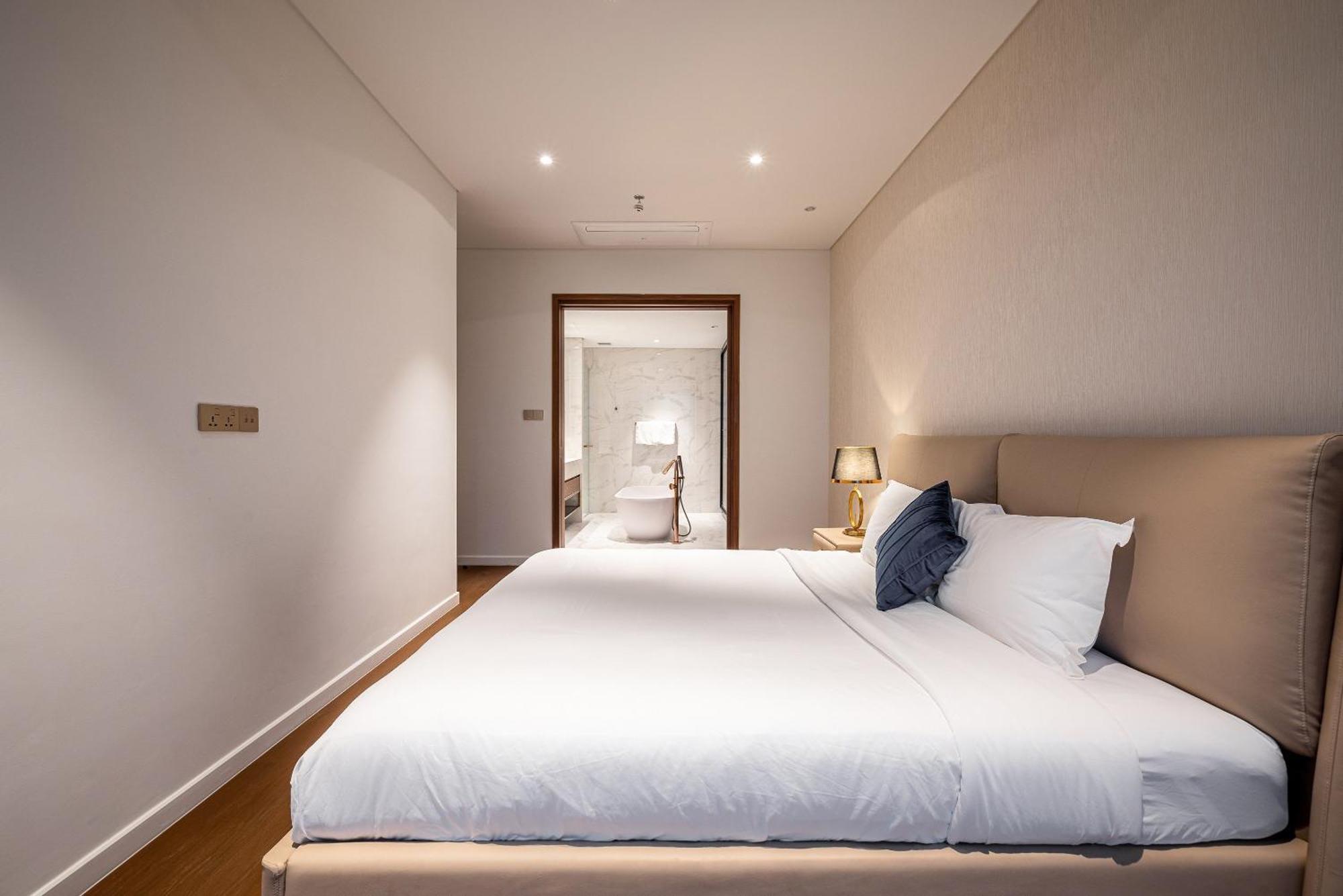 Apartment Metropole Thu Thiem *